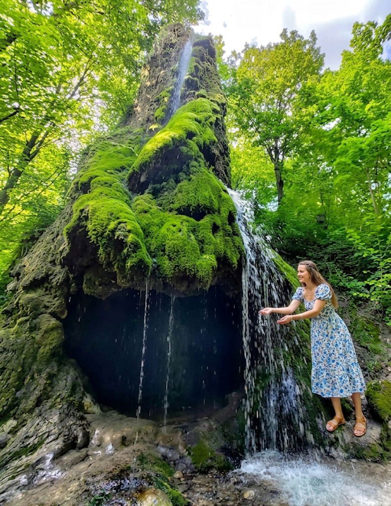 Неоготичний костел, Малієвецький водоспад і маєток Орловських